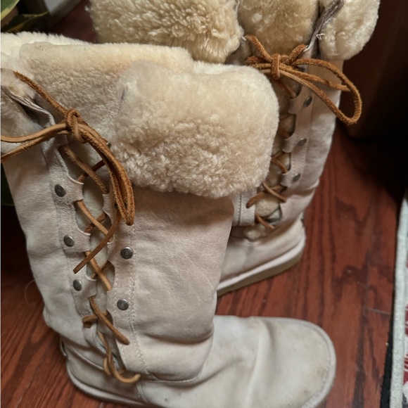 Uggs tall lace up boot - Picture 1 of 6